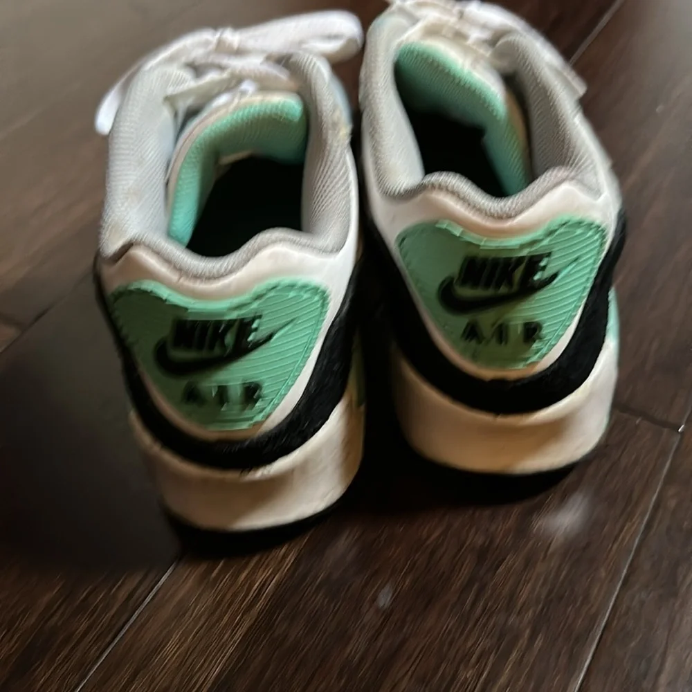 Nike Air Max 90 in Gray and Teal - 7Y